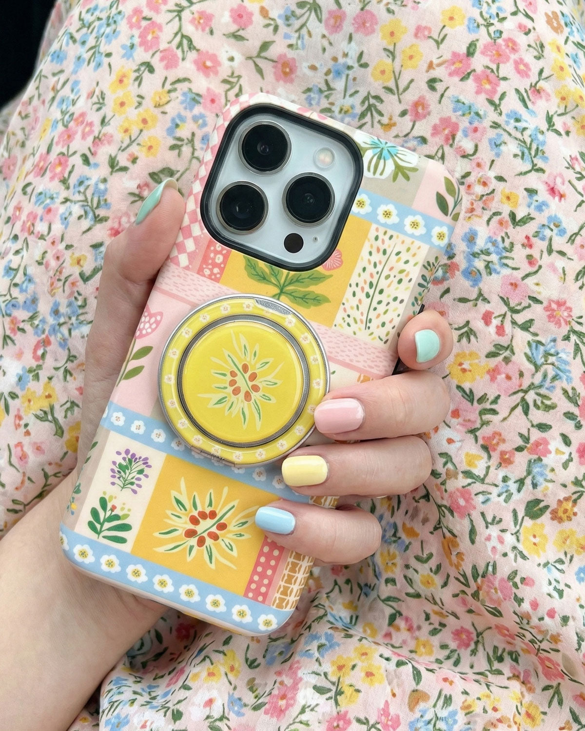 PATCHWORK FLORAL PLATE PHONE CASE