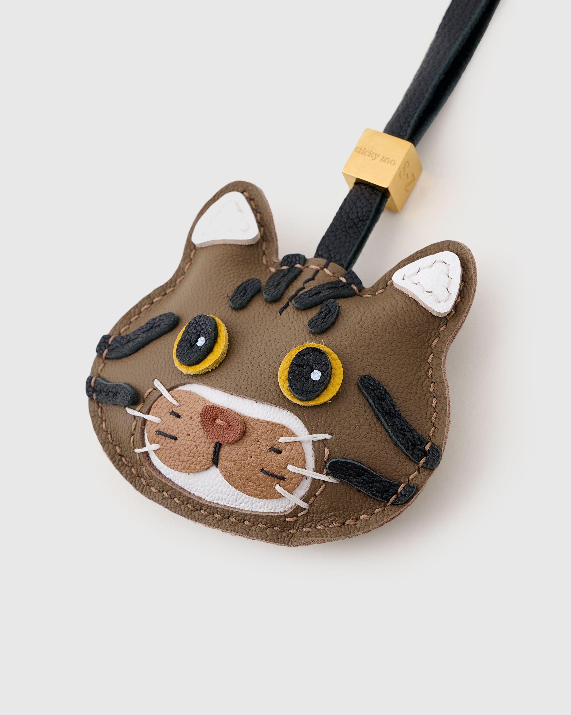 CHARM NG AMERICAN SHORTHAIR NA PUSA