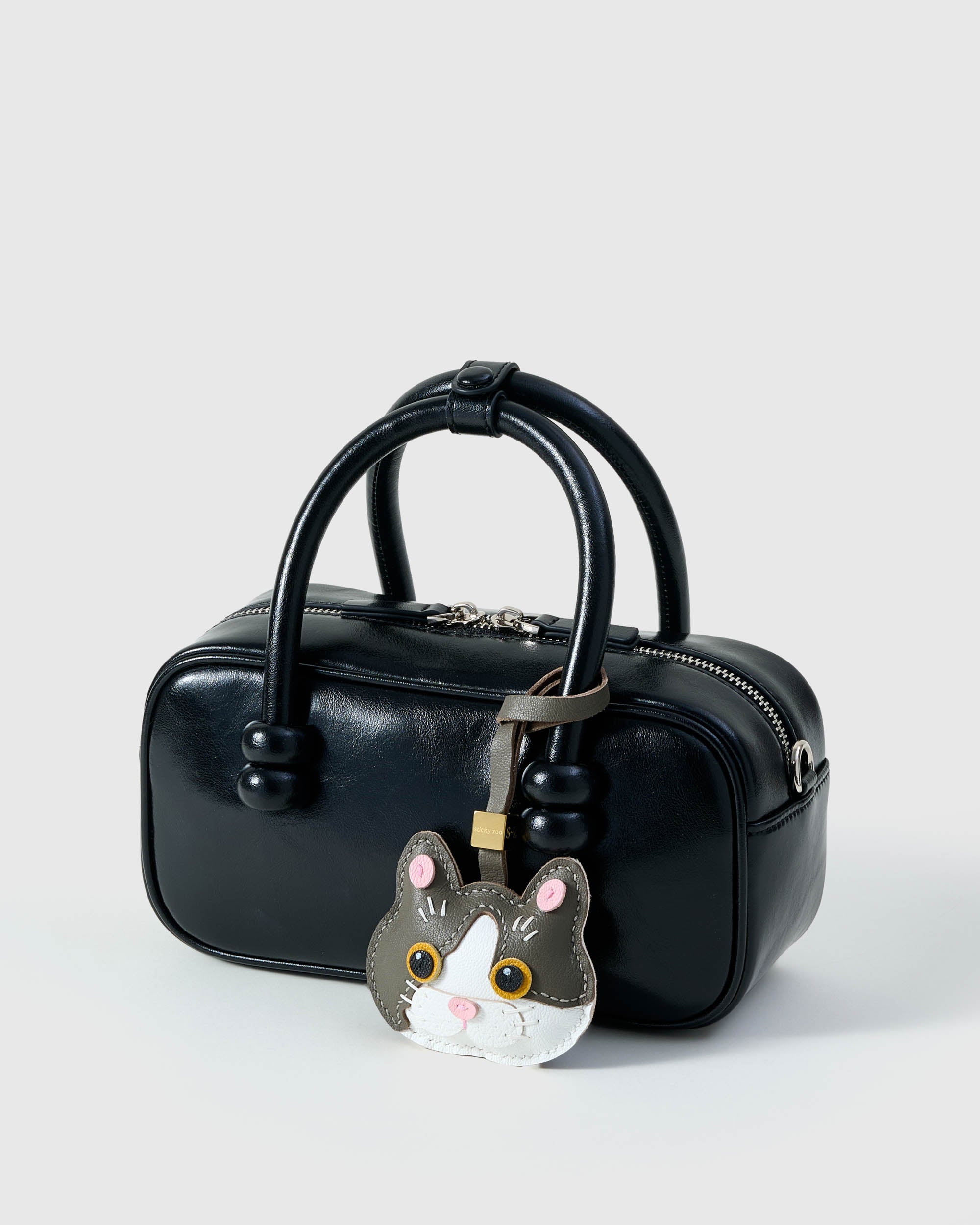 BRITISH SHORTHAIR CAT CHARM – GRAY MUSE EDITION