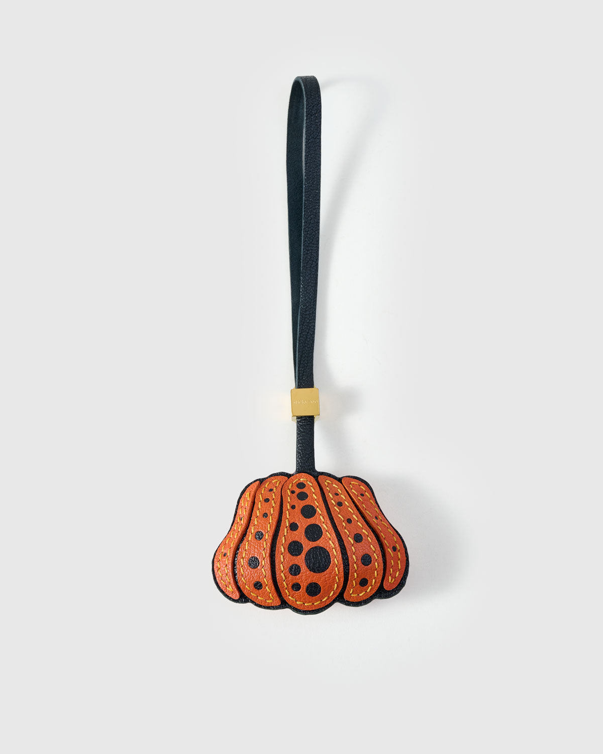 PUMPKIN charm handmade from French Alran goatskin and French suede — real full-grain French leather from Tarn, since 1903. Three days of hand-cutting, hand-stitching, hand-layering. Arrives in luxury gift packaging. Designed in Amsterdam.