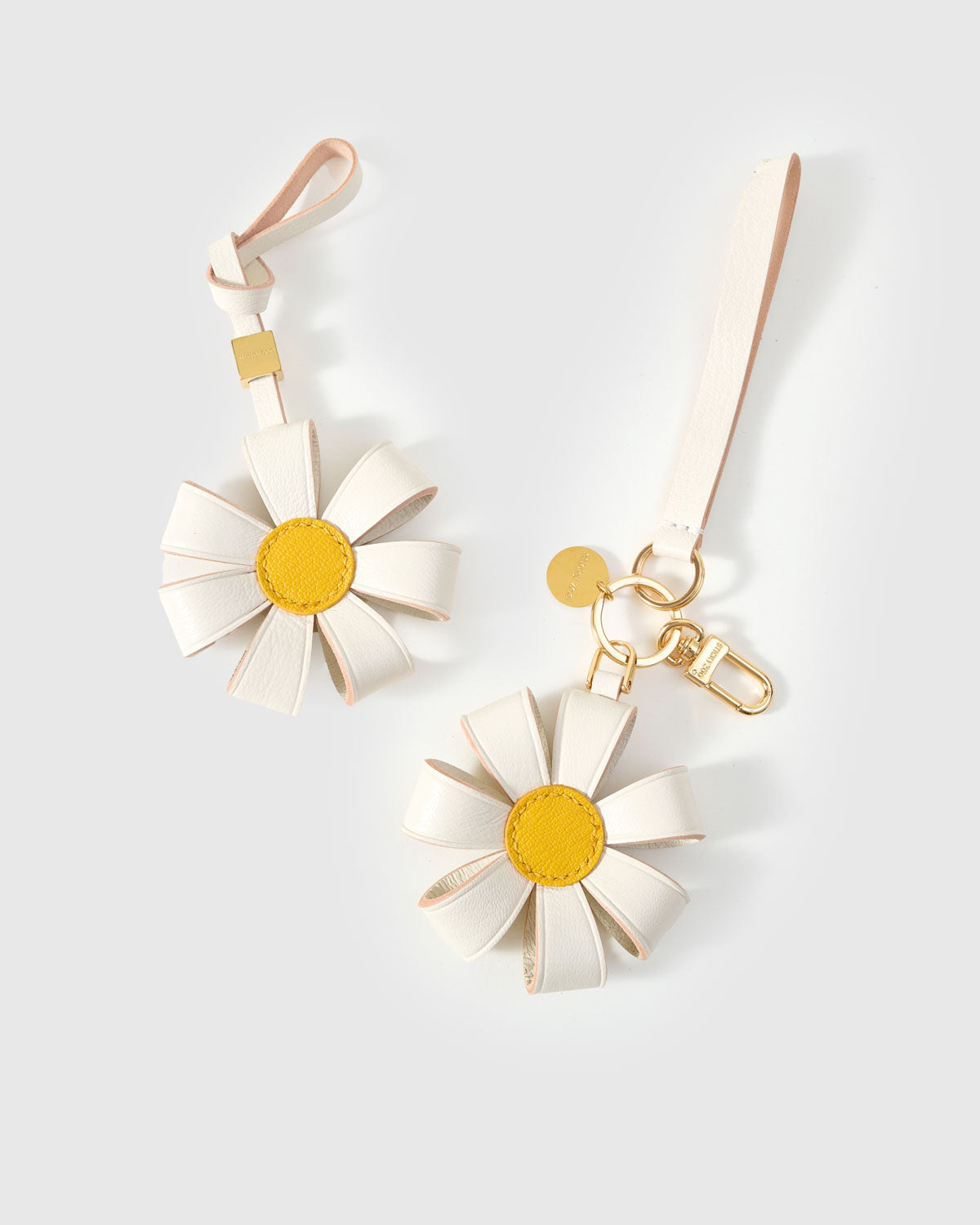 STICKYZOO Daisy Bag Charm — hand-layered French Alran goatskin, 3D folded daisy petals. Designed in Amsterdam.