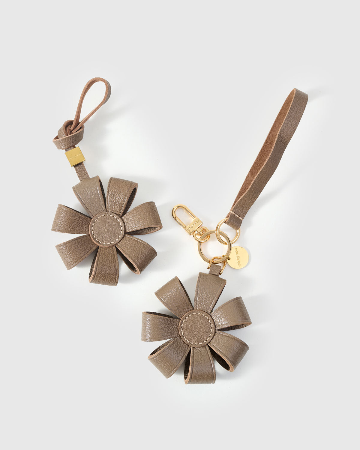 DAISY BAG CHARM