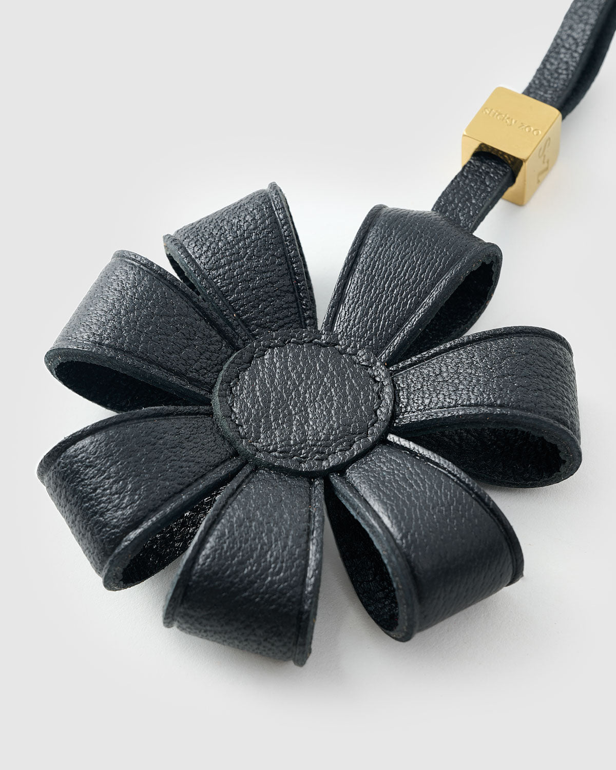 DAISY BAG CHARM