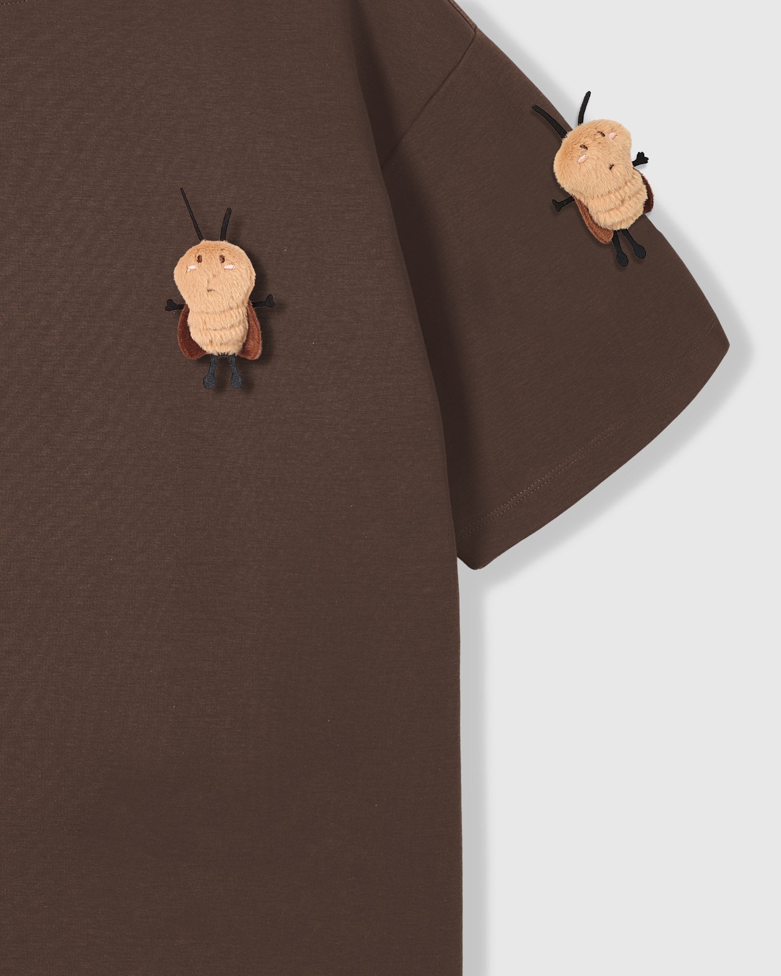 HONEY BEE SCATTER T-SHIRT — BROWN