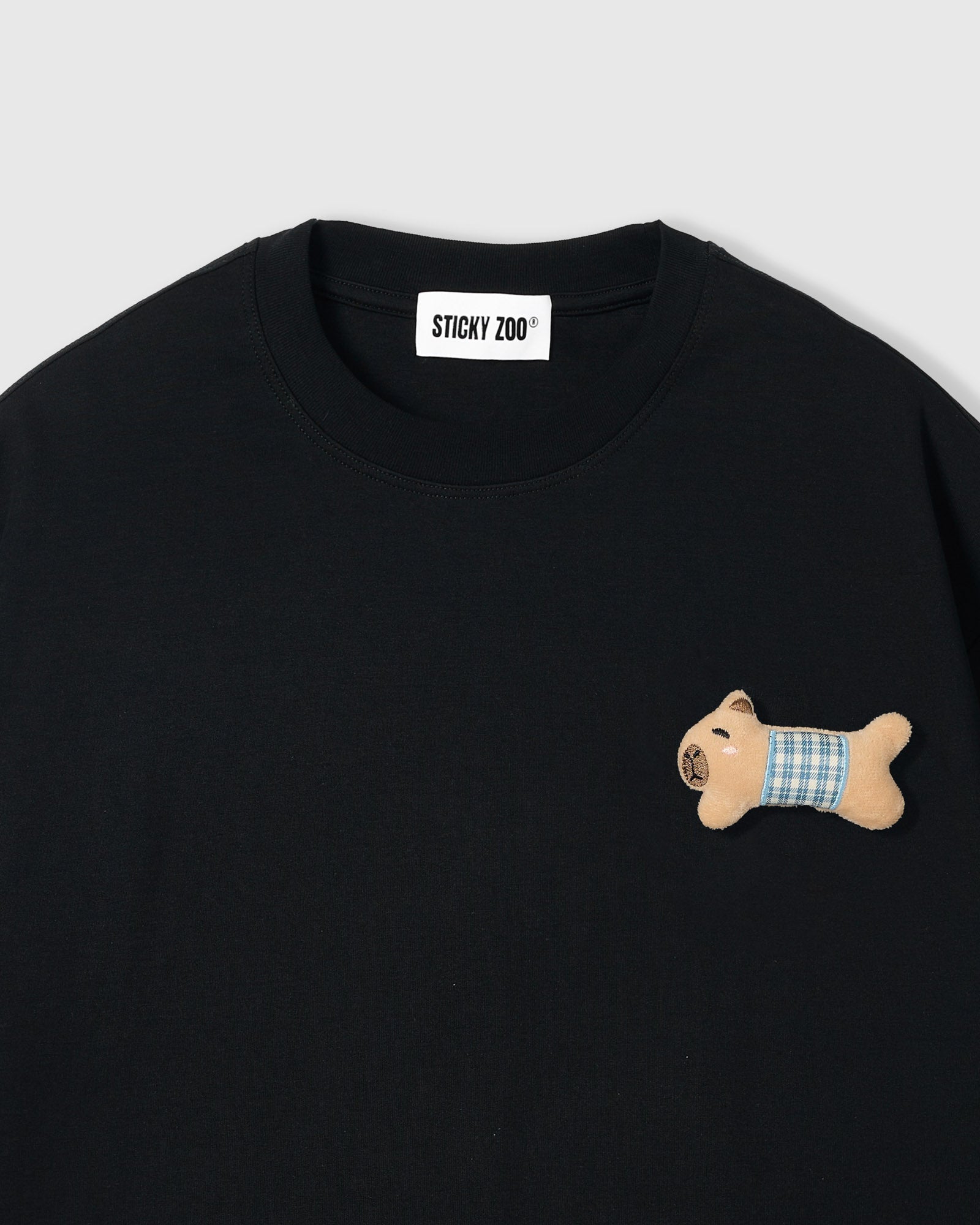 BLUE CHECK PUPPY SCATTER T-SHIRT — BLACK
