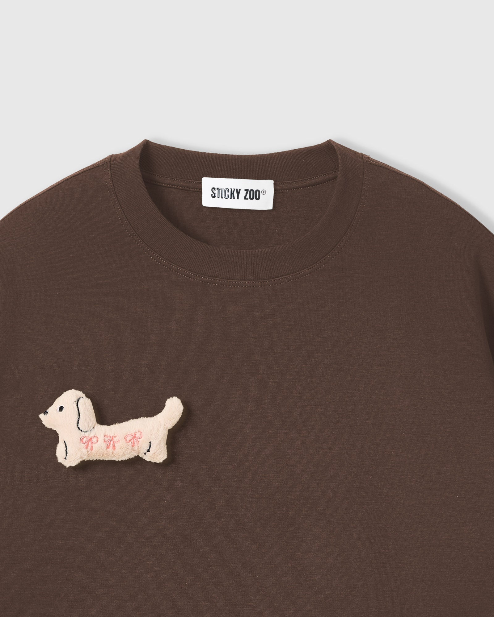 BOW PUPPY SCATTER T-SHIRT — BROWN
