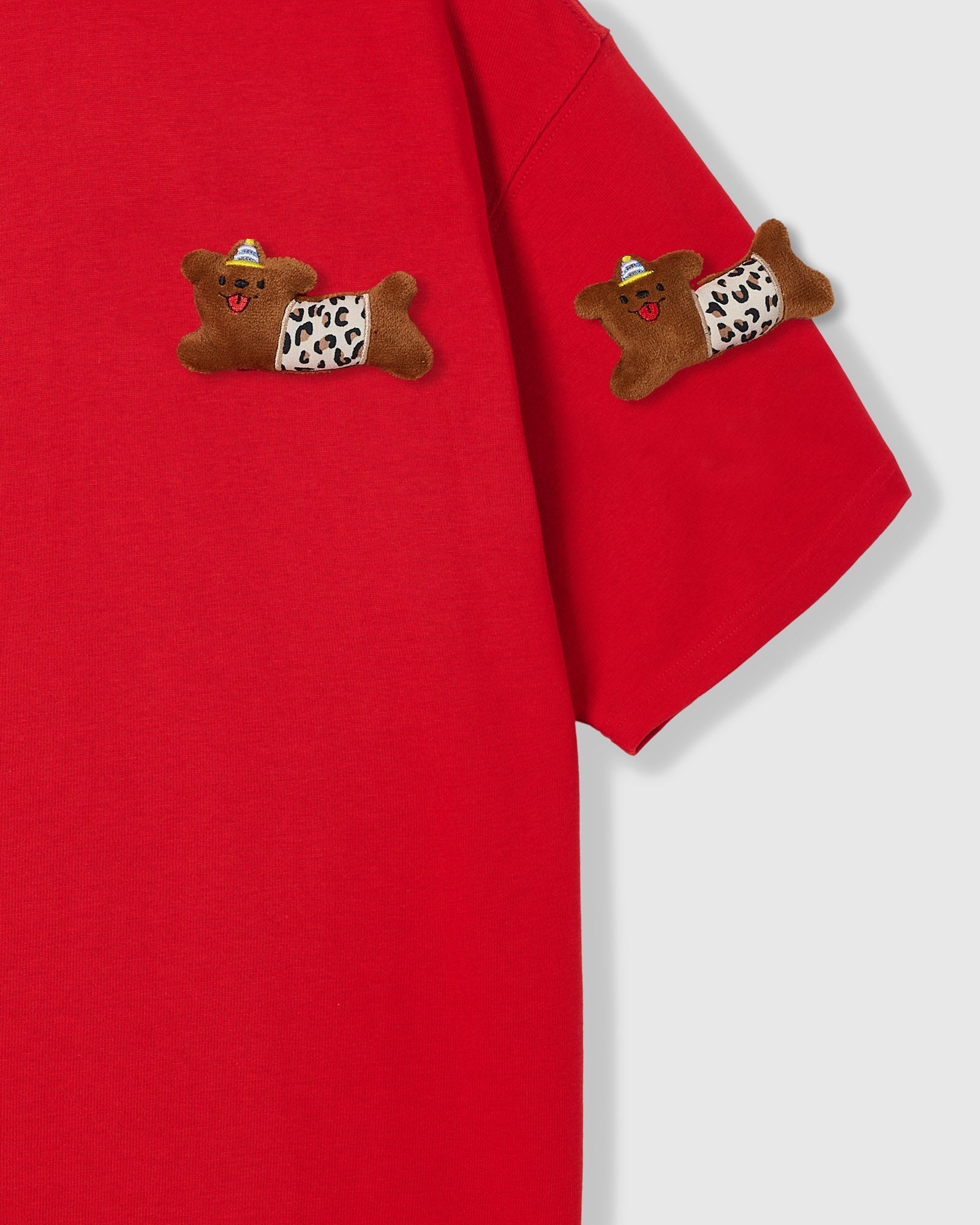 WILD TEDDY SCATTER T-SHIRT — RED