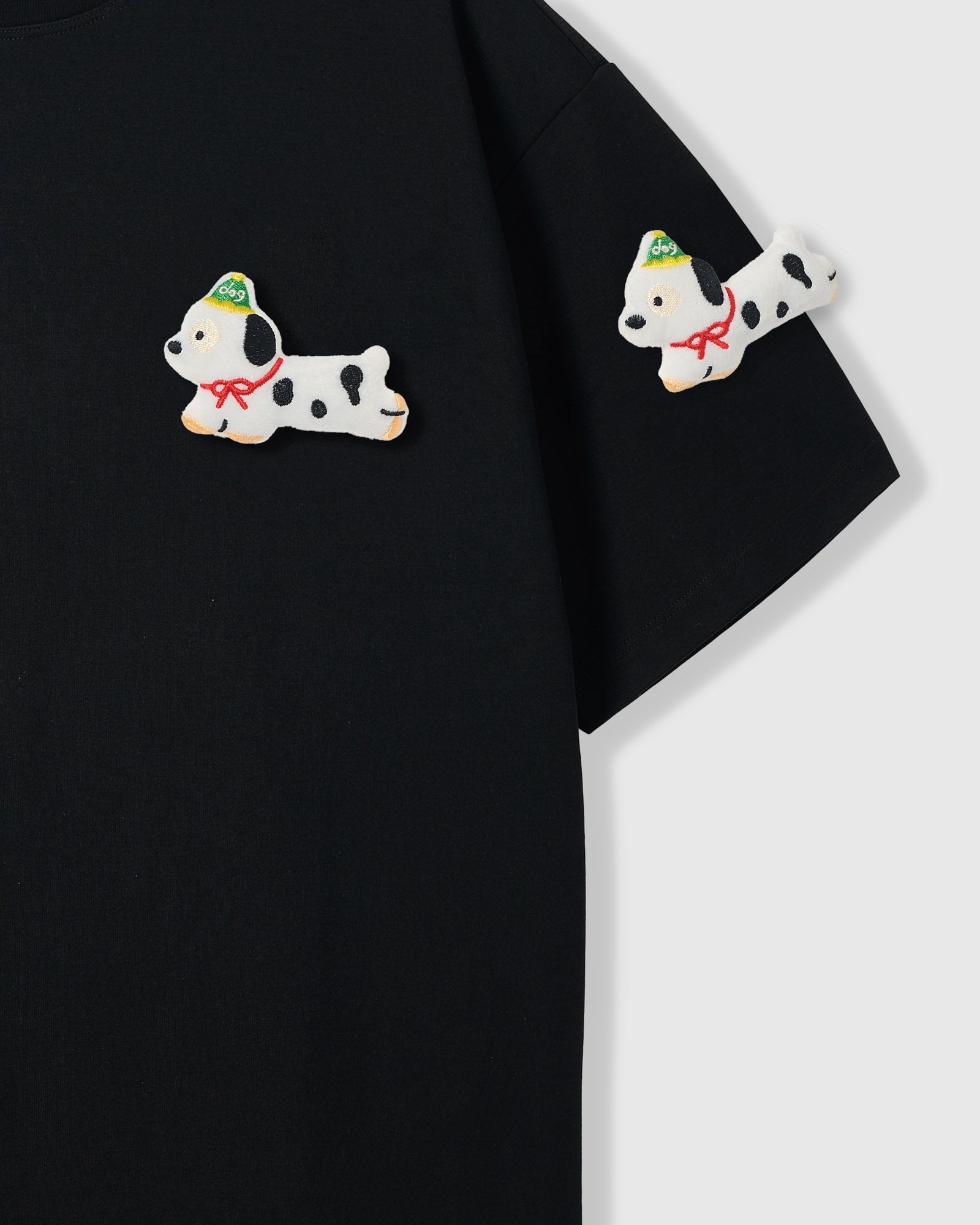 SPOTTY PUPPY SCATTER T-SHIRT — BLACK