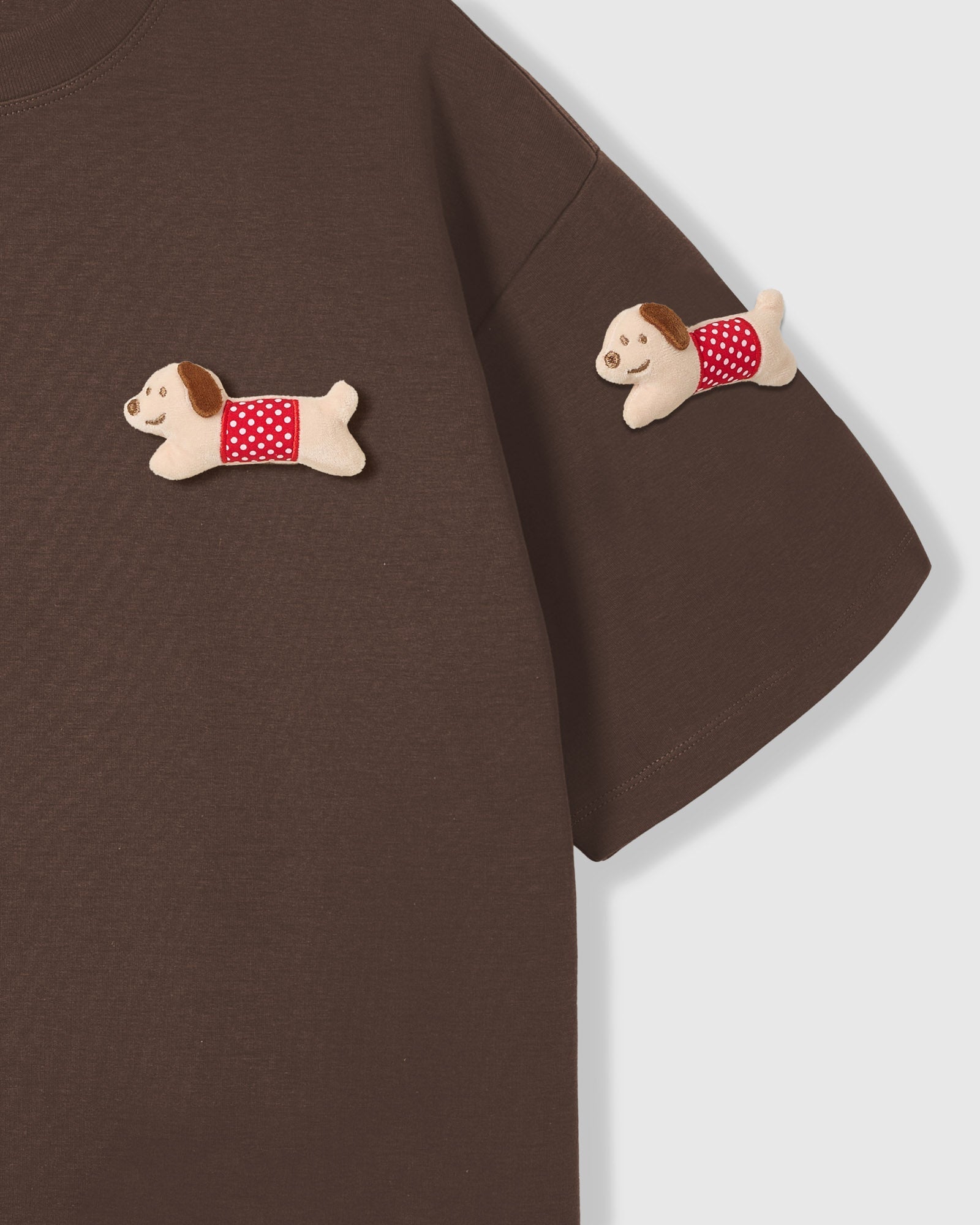 POLKA PUPPY SCATTER T-SHIRT — BROWN