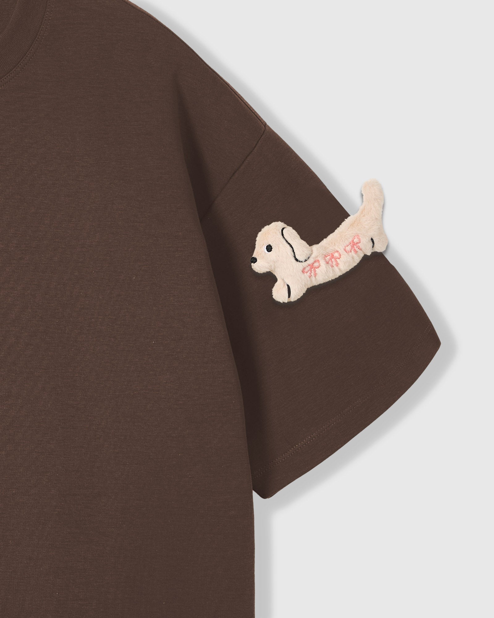 BOW PUPPY SCATTER T-SHIRT — BROWN