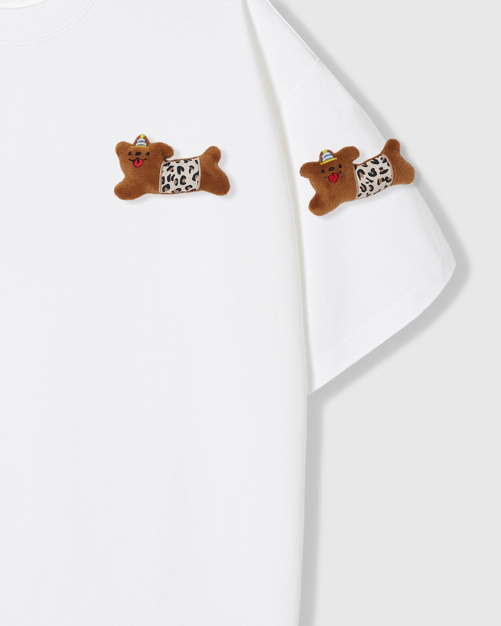 WILD TEDDY SCATTER T-SHIRT — WHITE