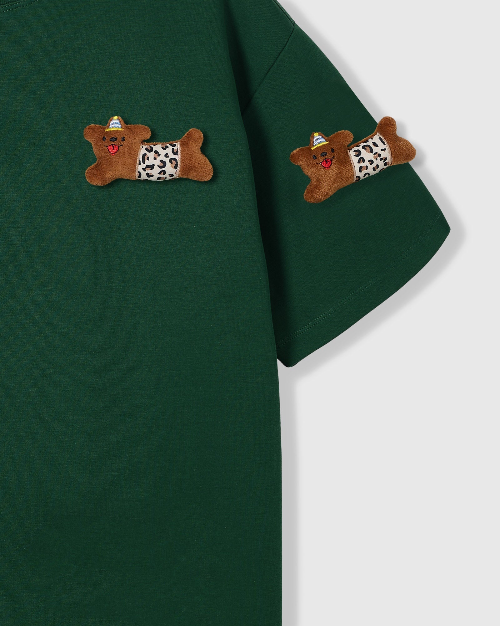 WILD TEDDY SCATTER T-SHIRT — GREEN