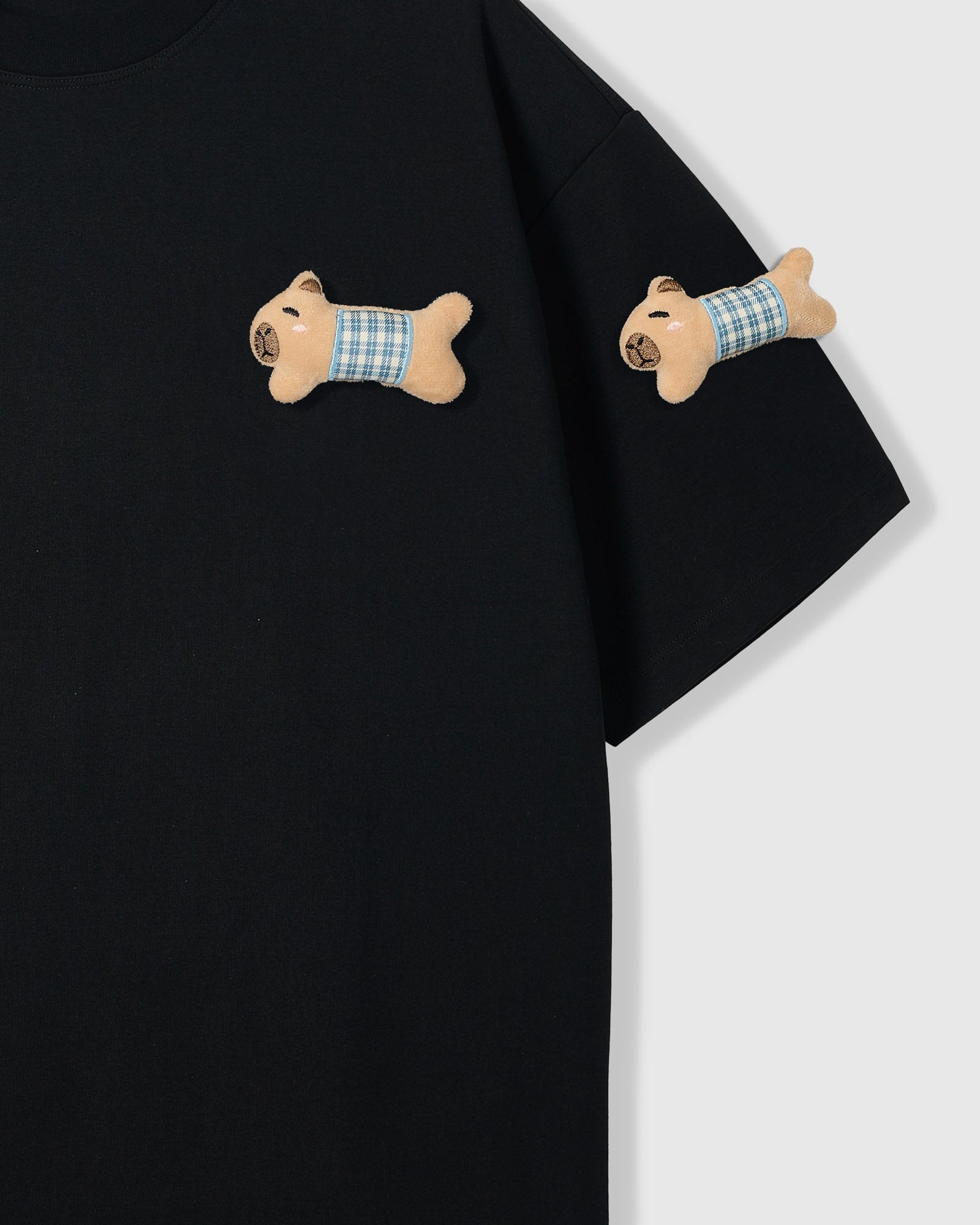 BLUE CHECK PUPPY SCATTER T-SHIRT — BLACK
