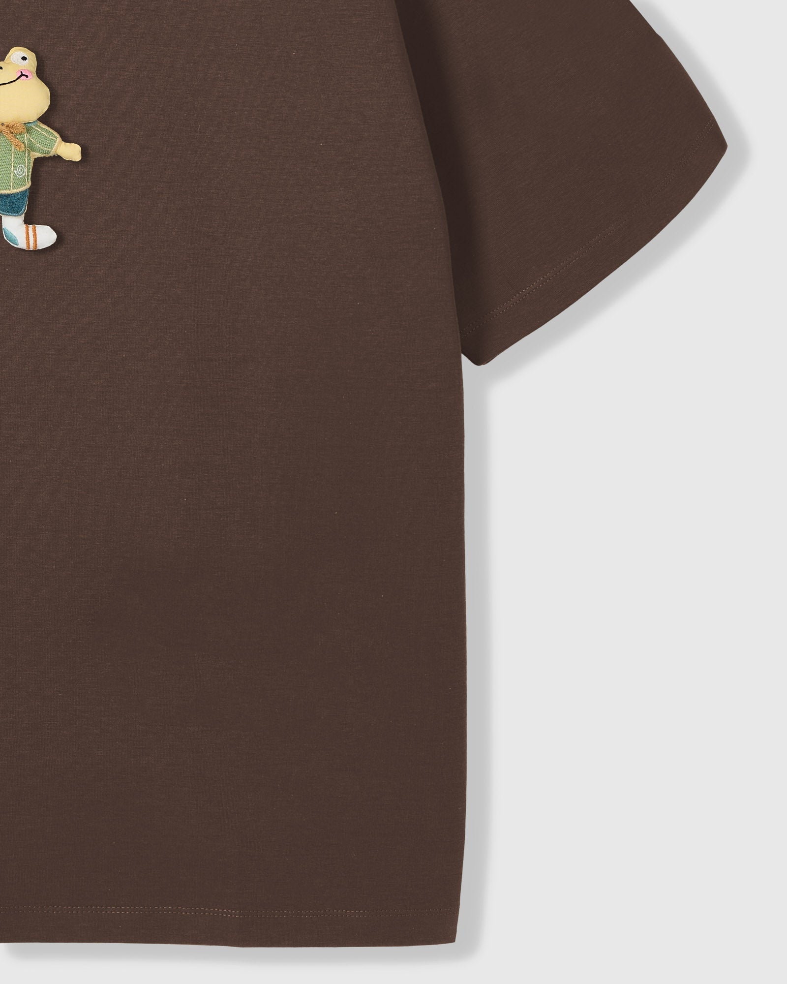 WELL-DRESSED FROG T-SHIRT — BROWN