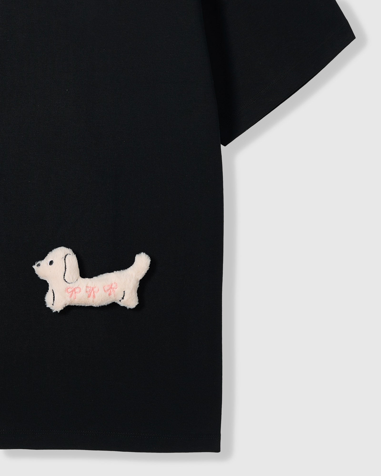 BOW PUPPY SCATTER T-SHIRT — BLACK