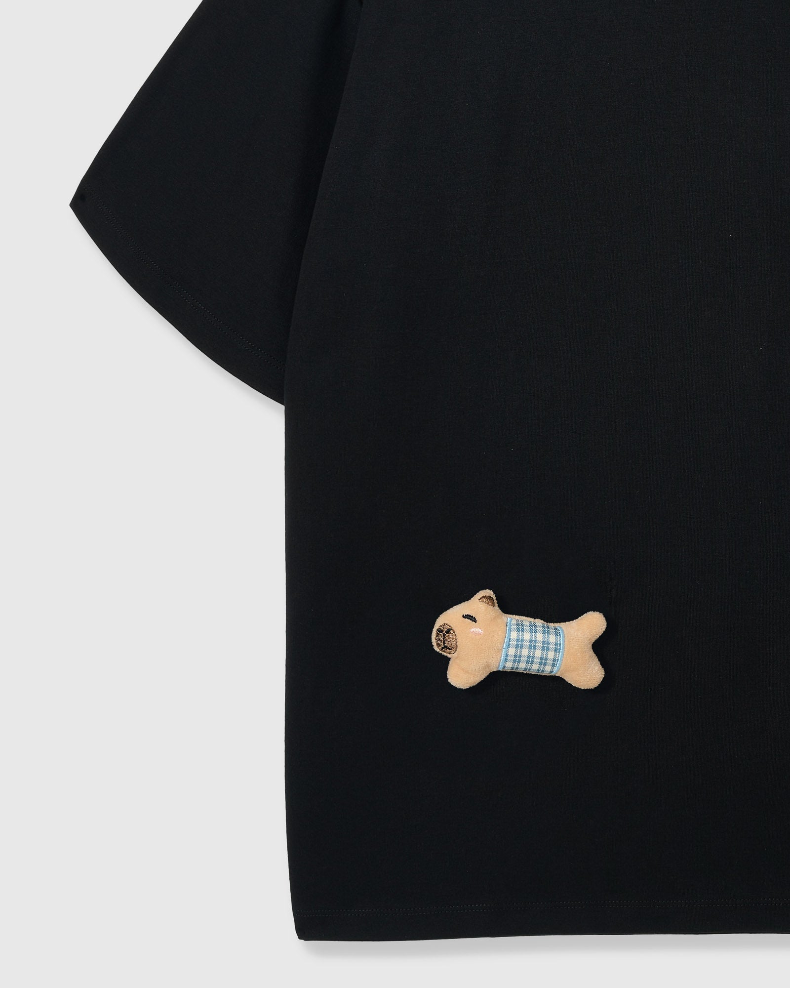 BLUE CHECK PUPPY SCATTER T-SHIRT — BLACK