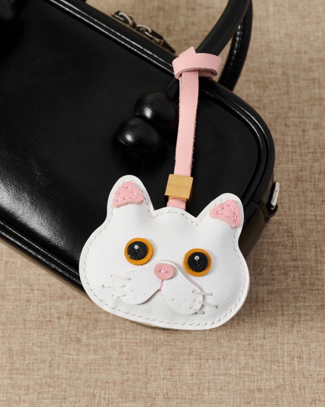 SNOWY CAT CHARM