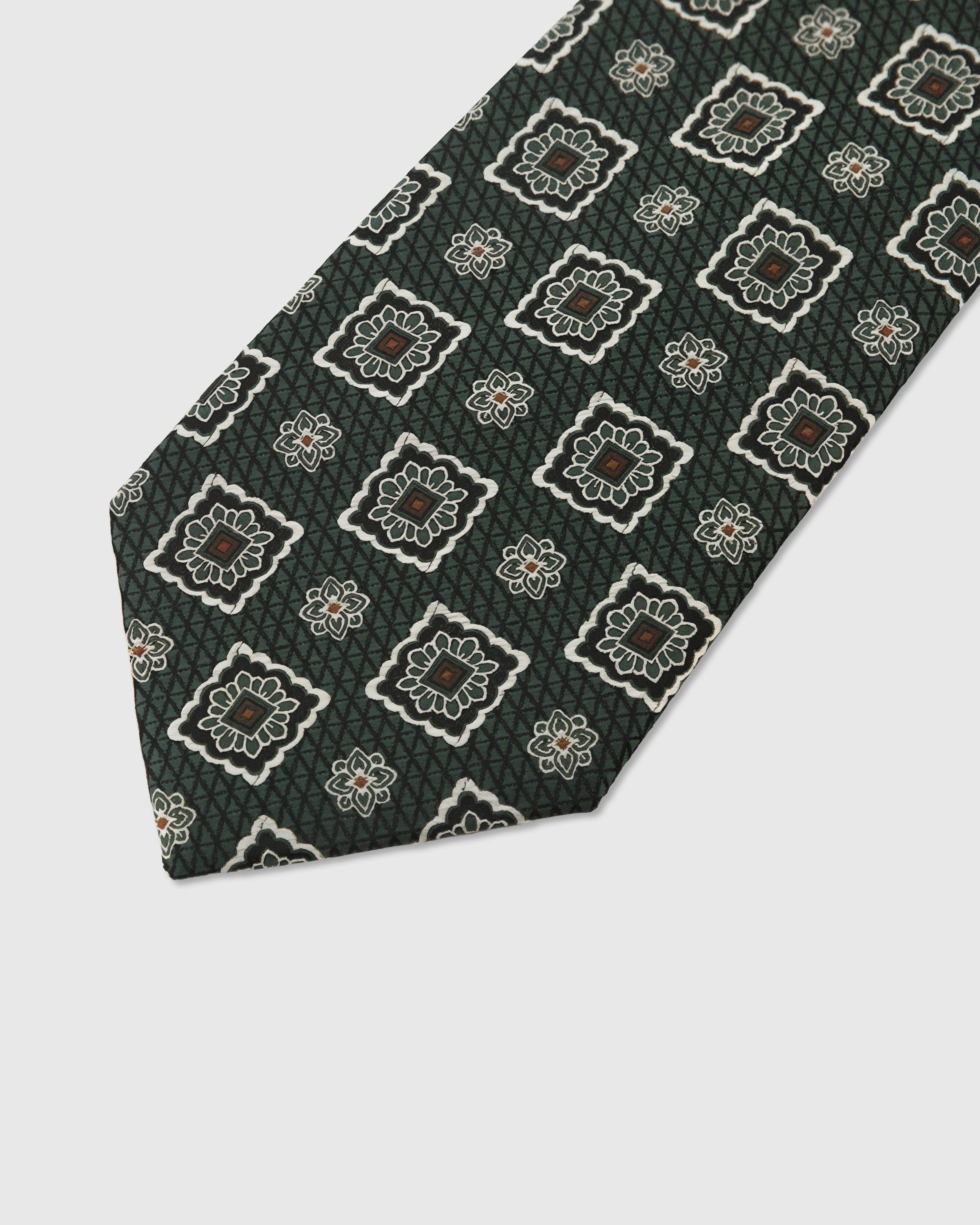 EVERGREEN MEDALLION TIE