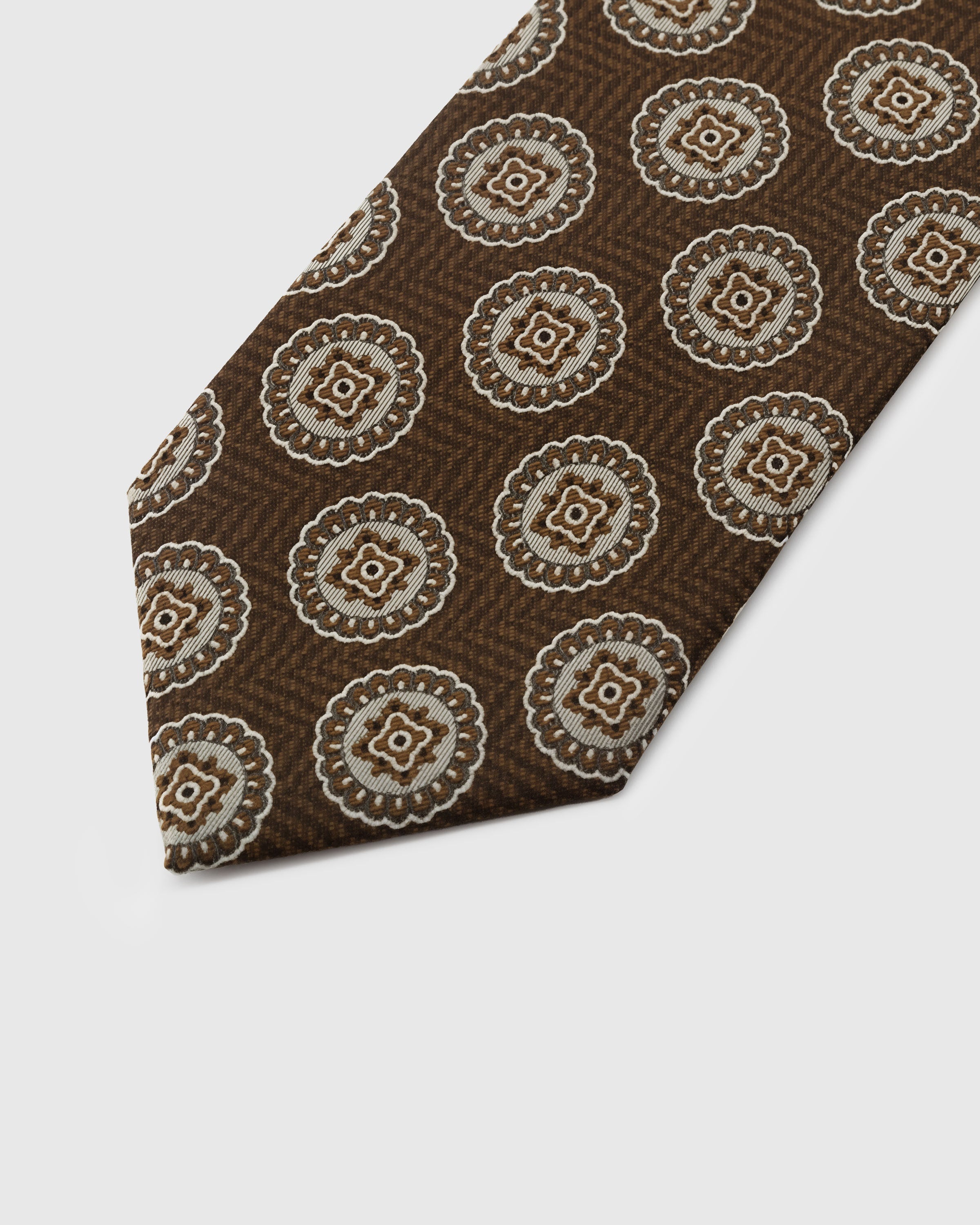 WALNUT MEDALLION TIE