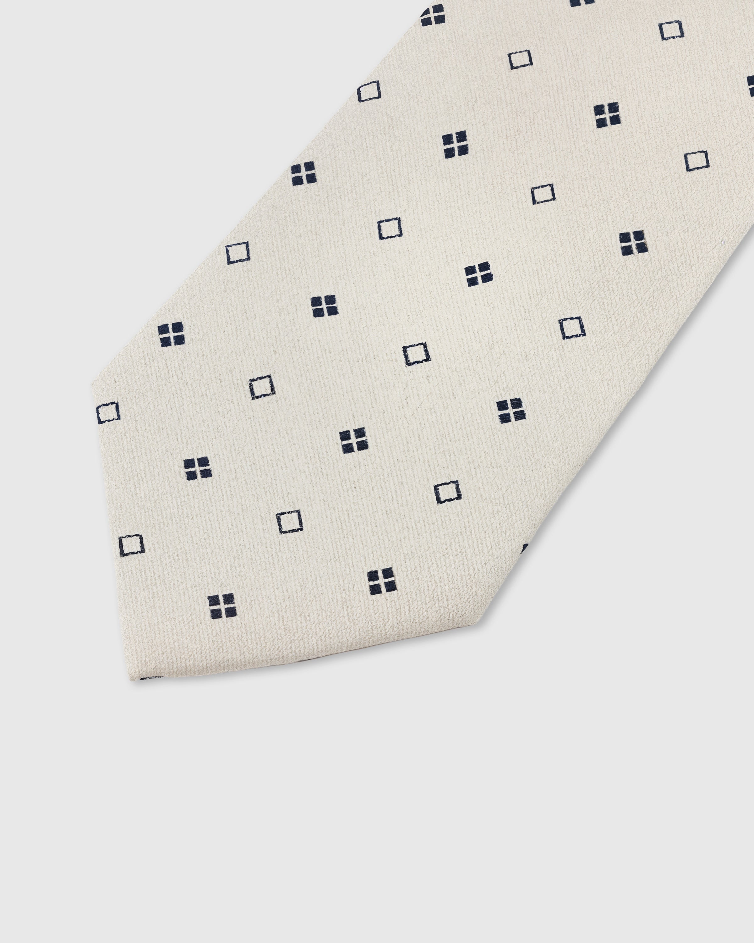 PEARL SQUARE DOT TIE