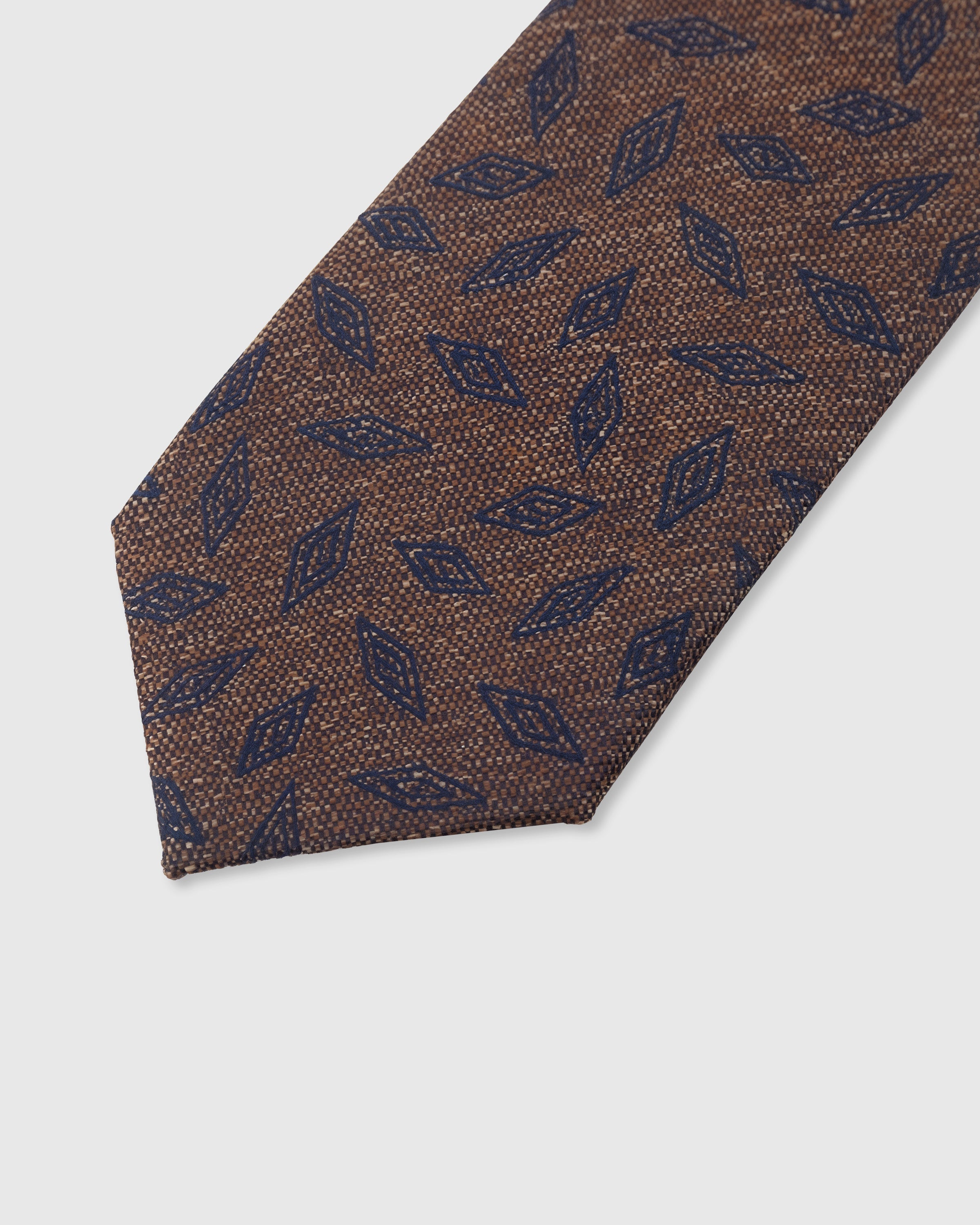 WALNUT LEAF SCATTER TIE