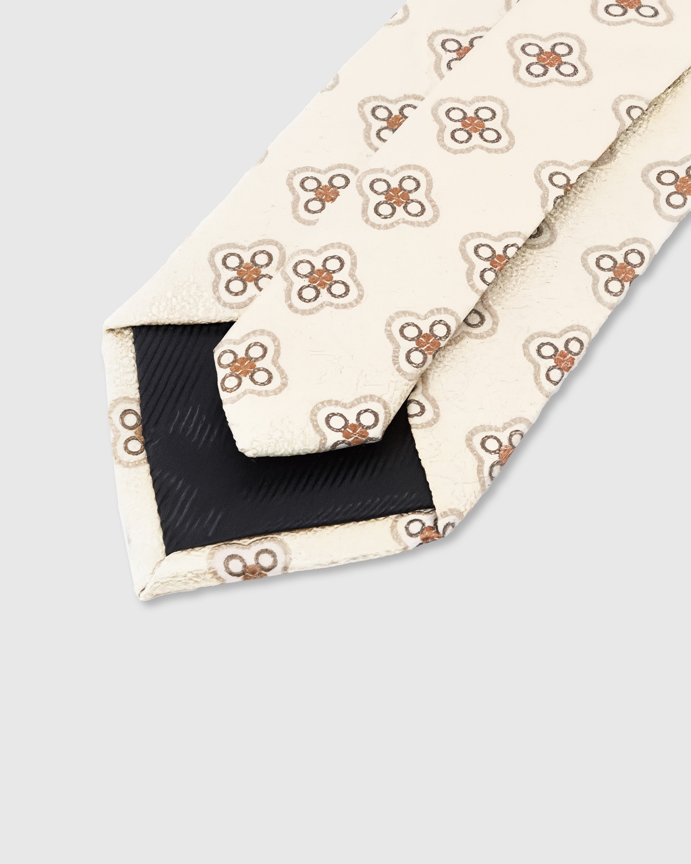 IVORY MEDALLION TIE