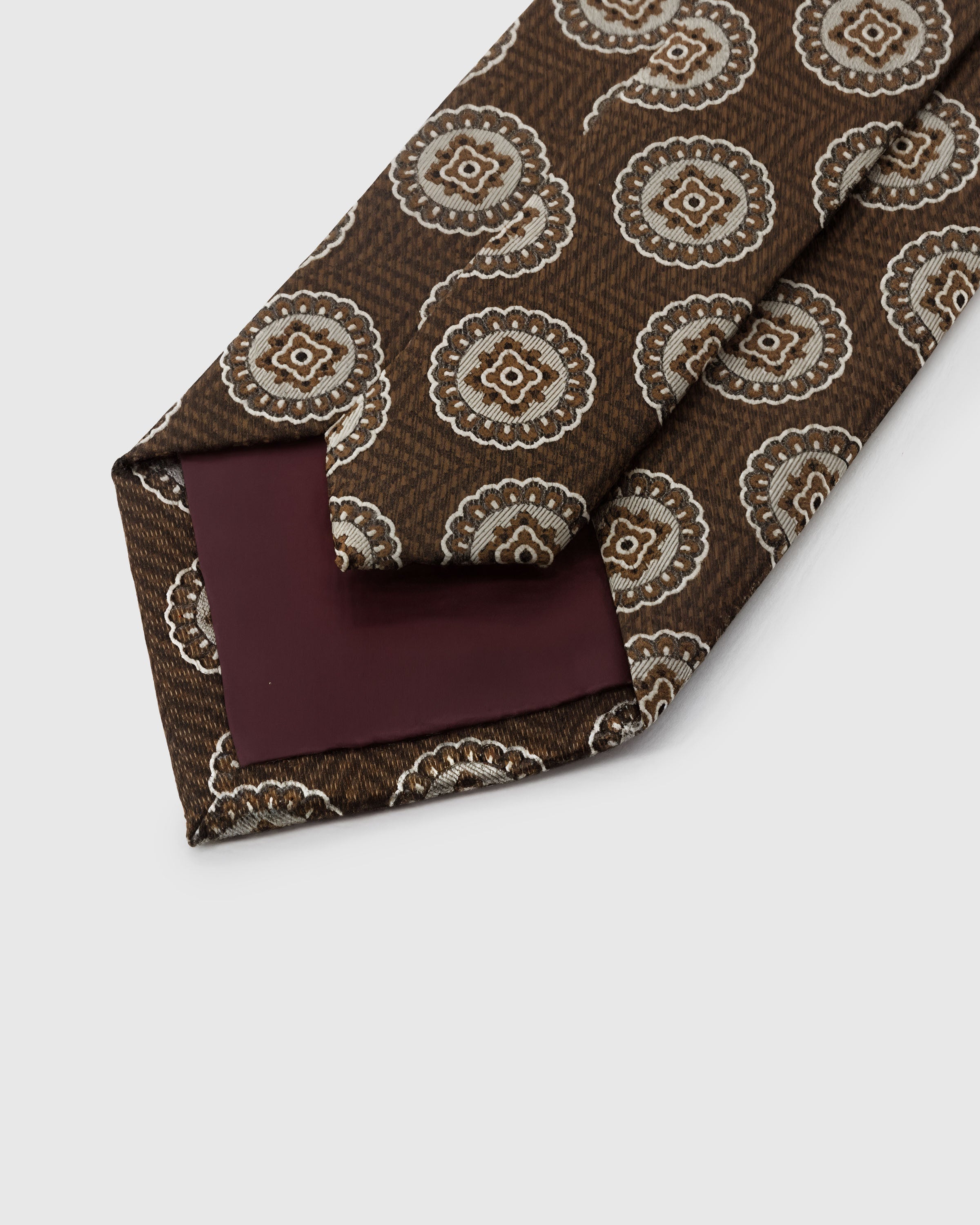 WALNUT MEDALLION TIE