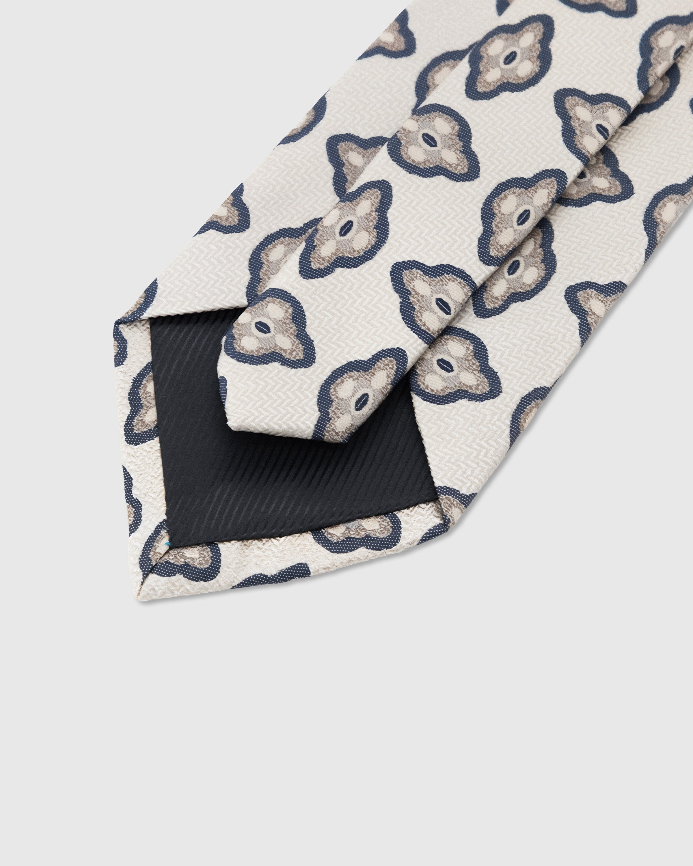 PEARL AMOEBA TIE