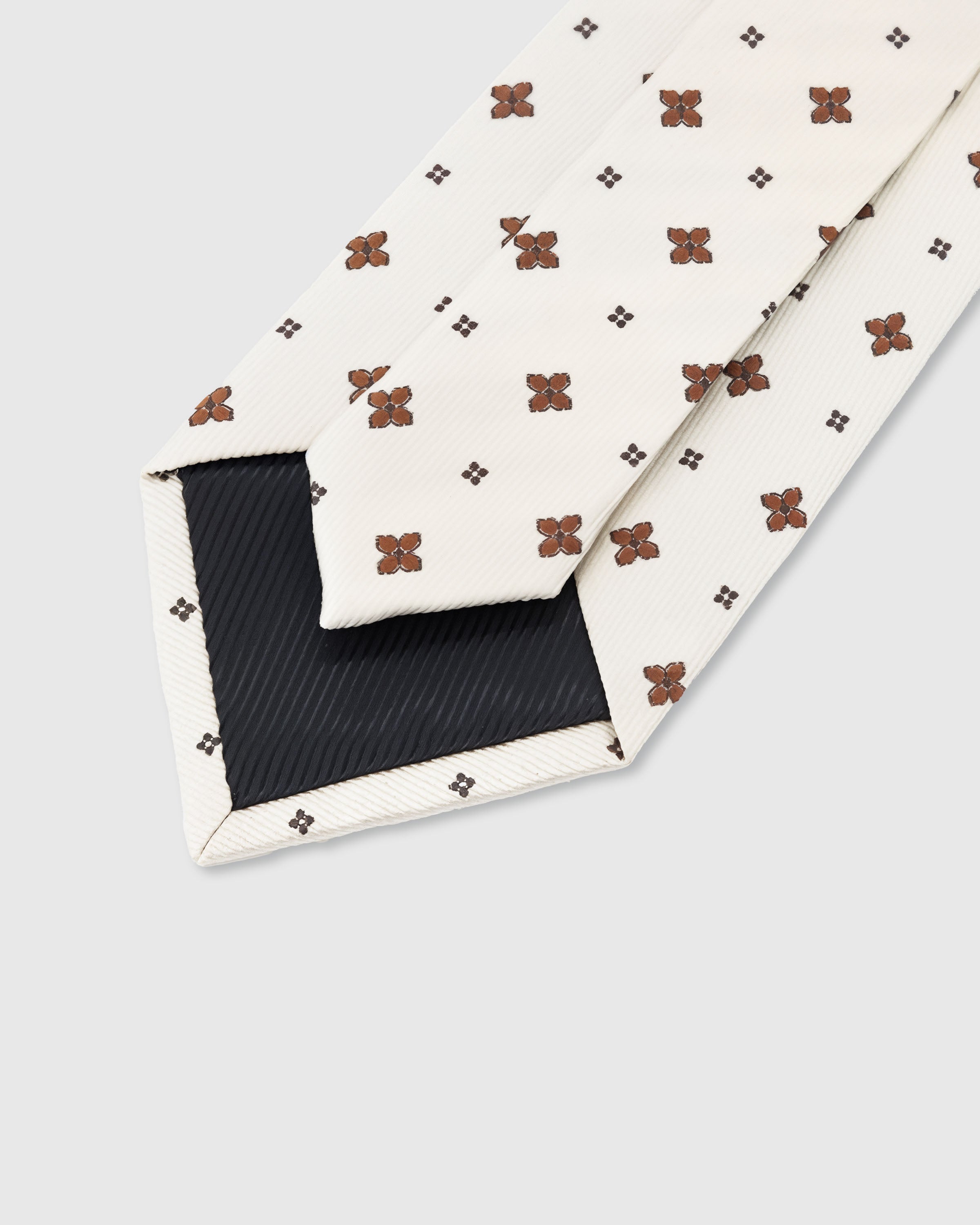 IVORY CLOVER TIE