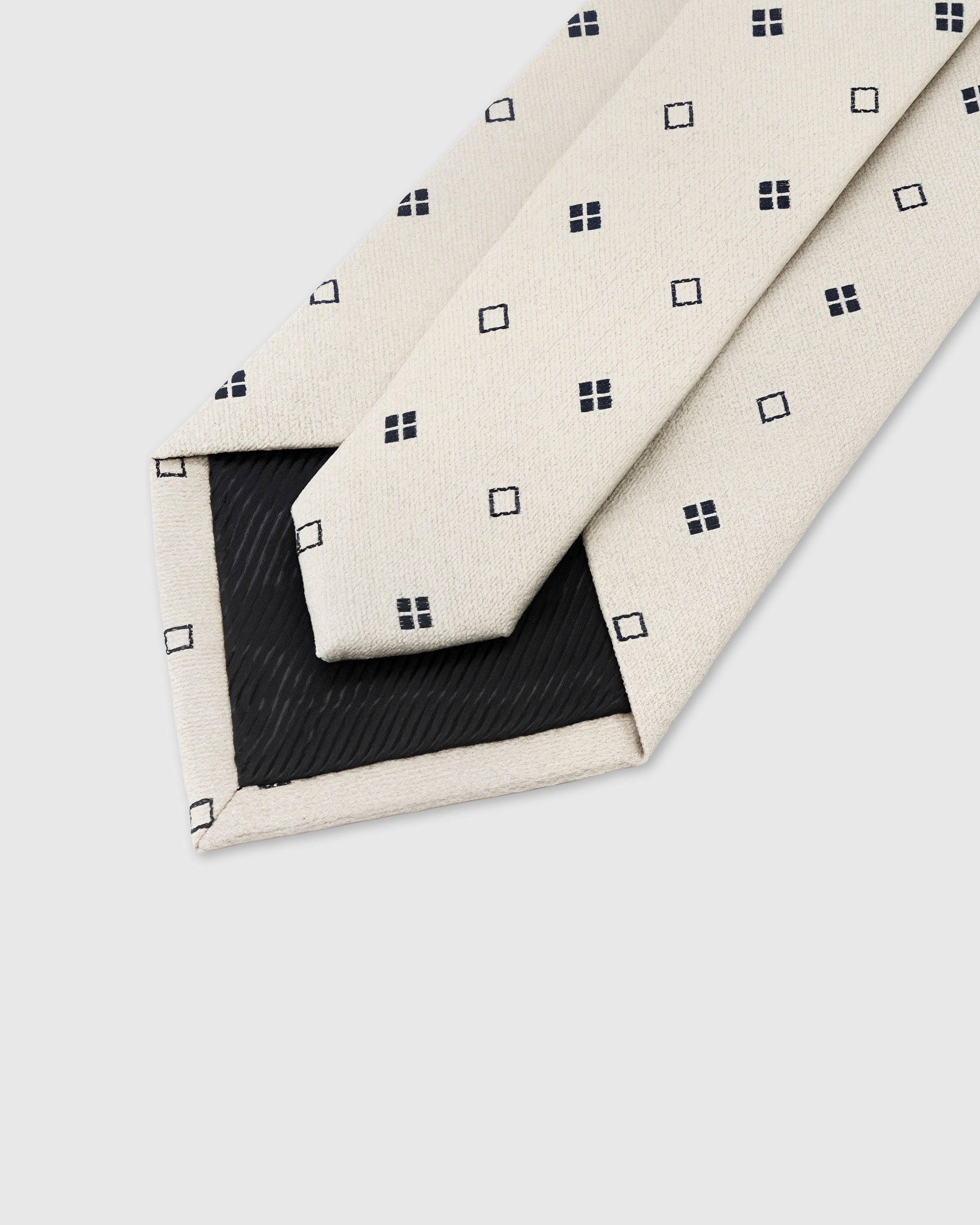 PEARL SQUARE DOT TIE