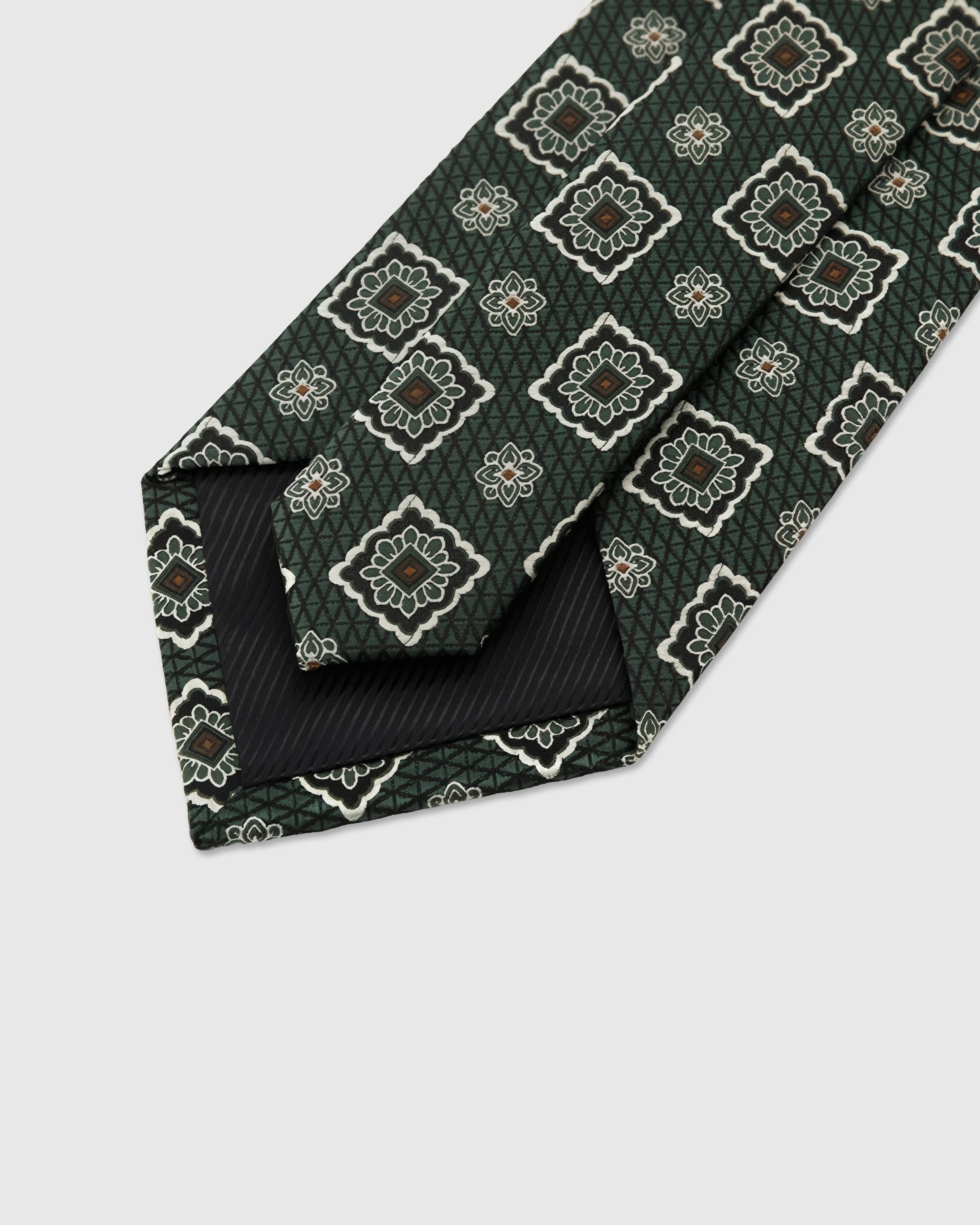 EVERGREEN MEDALLION TIE