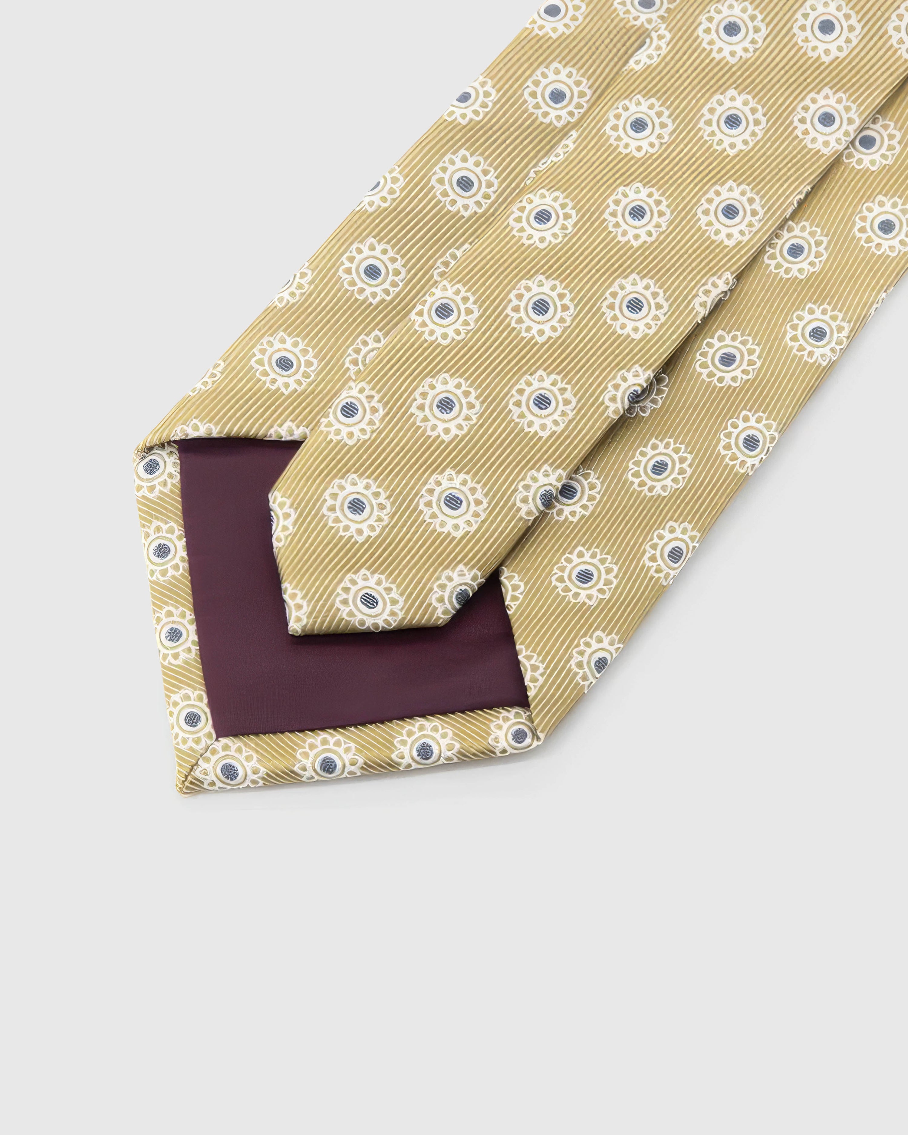 STICKYZOO Champagne Sunburst Tie reverse showing structured interlining and hand-finished construction, 145 × 8 cm.