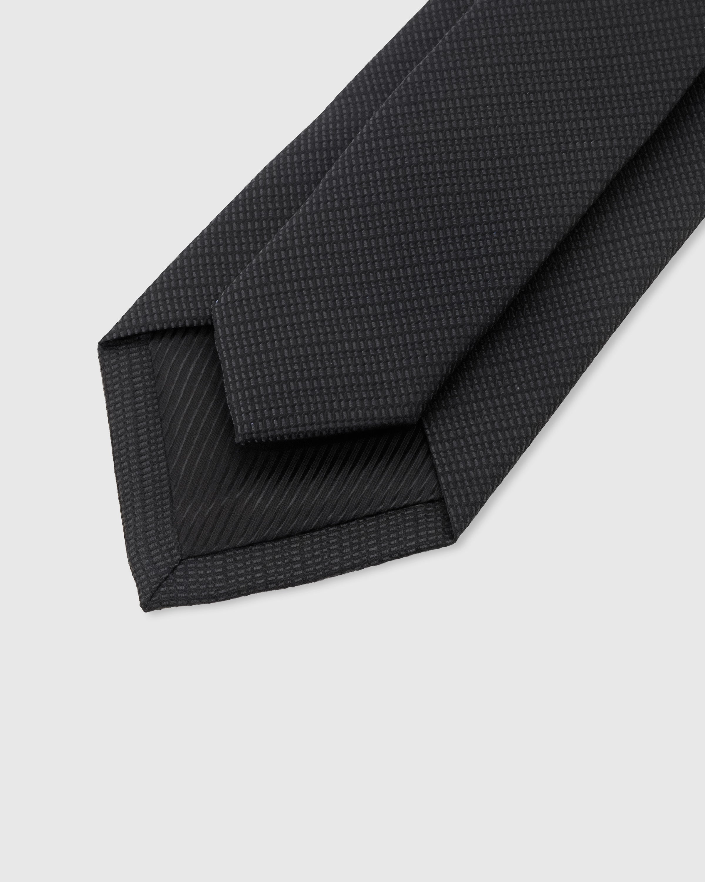 OBSIDIAN SOLID TIE