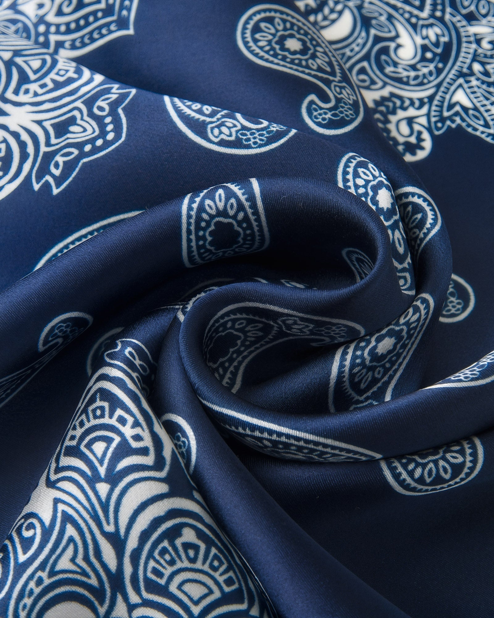 PORCELAIN PAISLEY SILK SCARF