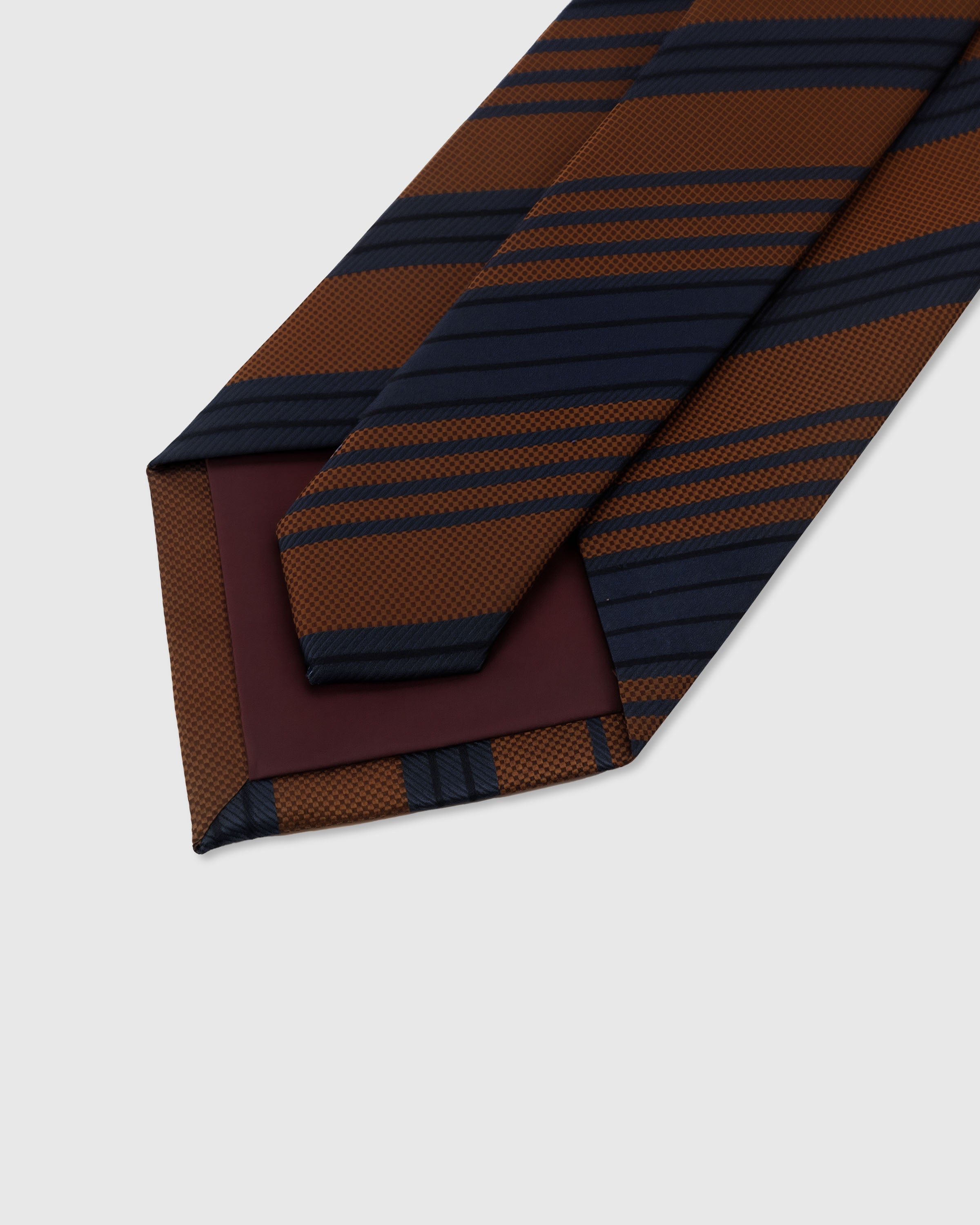 TIE NA COGNAC CLUB