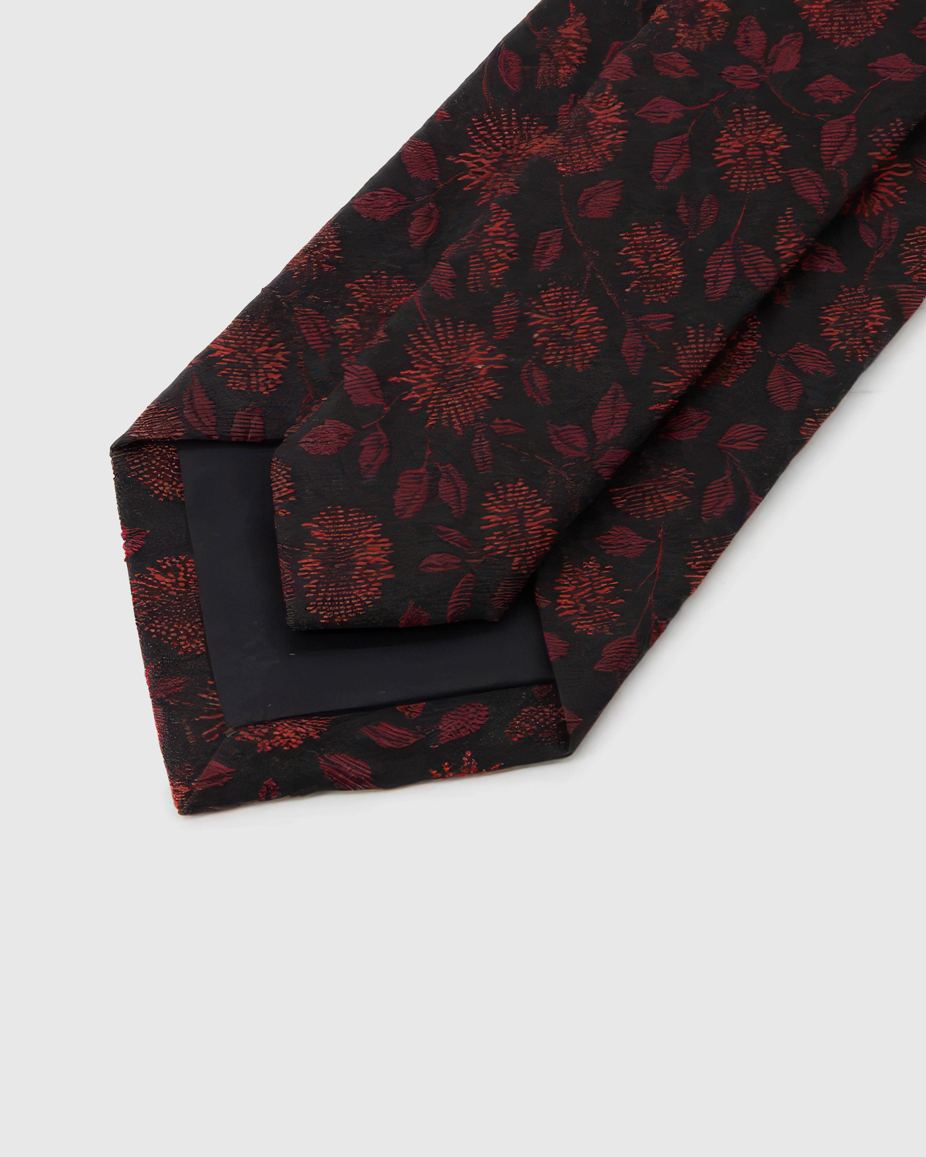 STICKYZOO Noir Crimson Bloom Tie reverse showing structured interlining and hand-finished slip stitching, 145 × 8 cm.