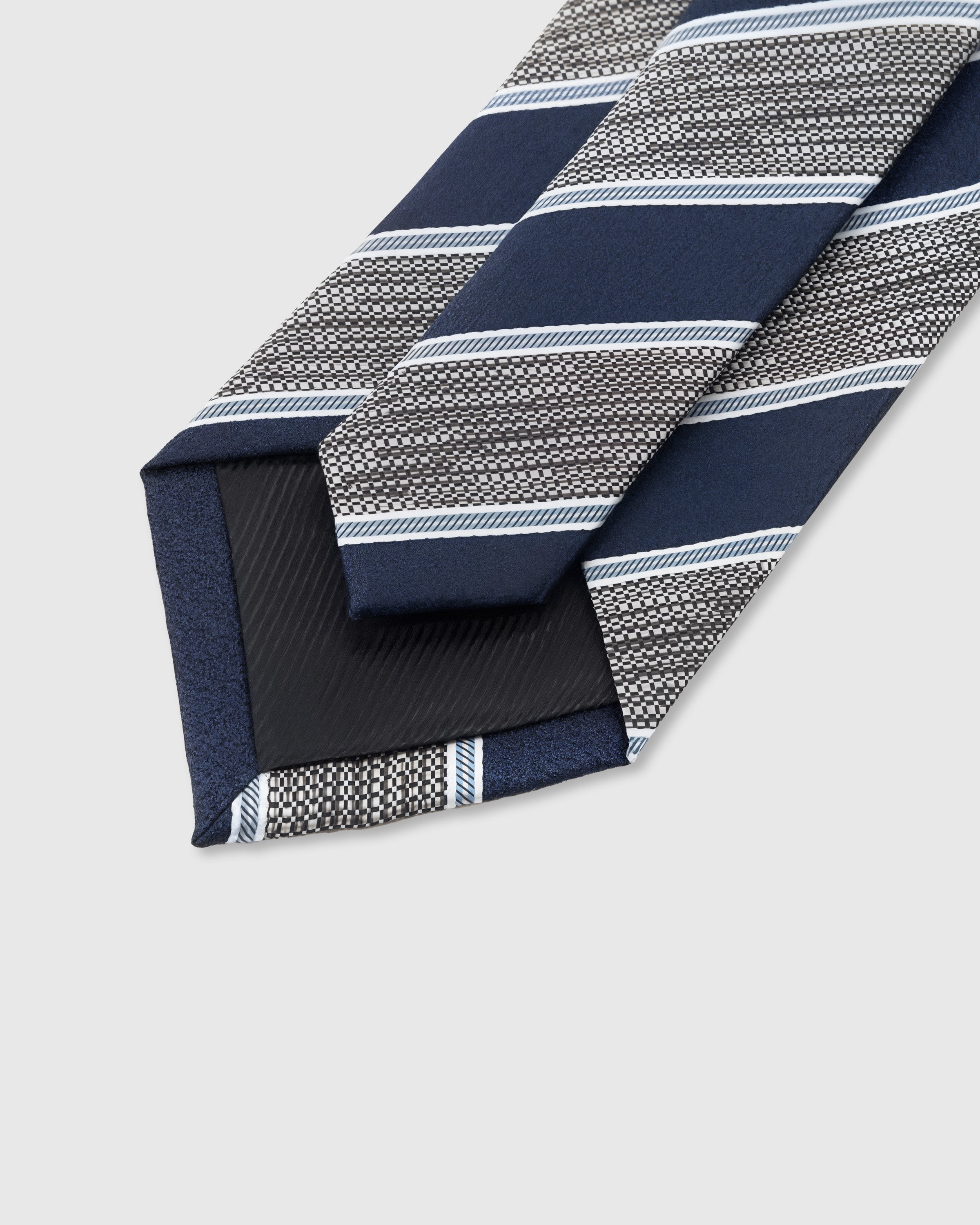 NAVY SILVER STRIPE TIE