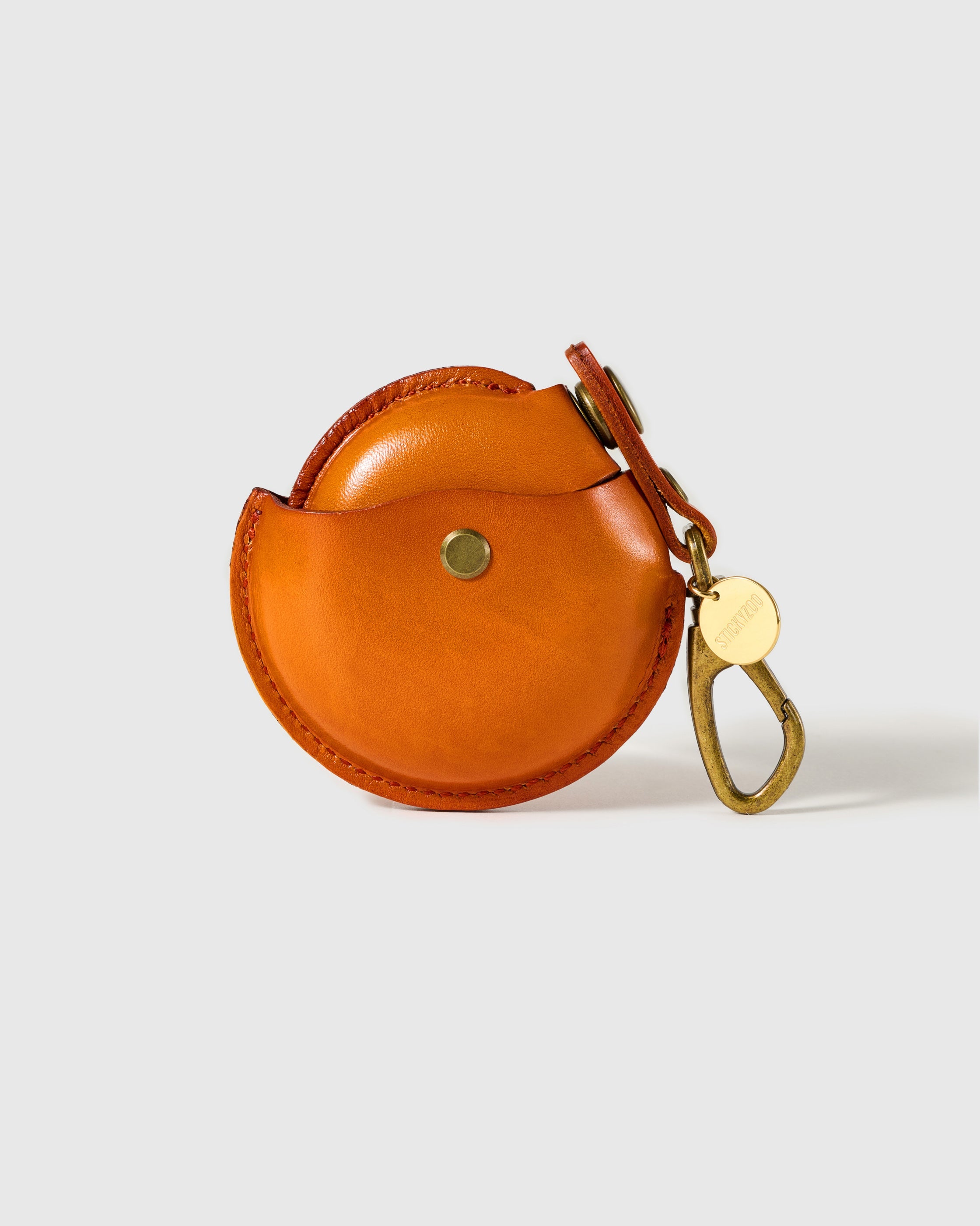 Cognac STICKYZOO Wave Pocket AirPods Case with antique-tone clip