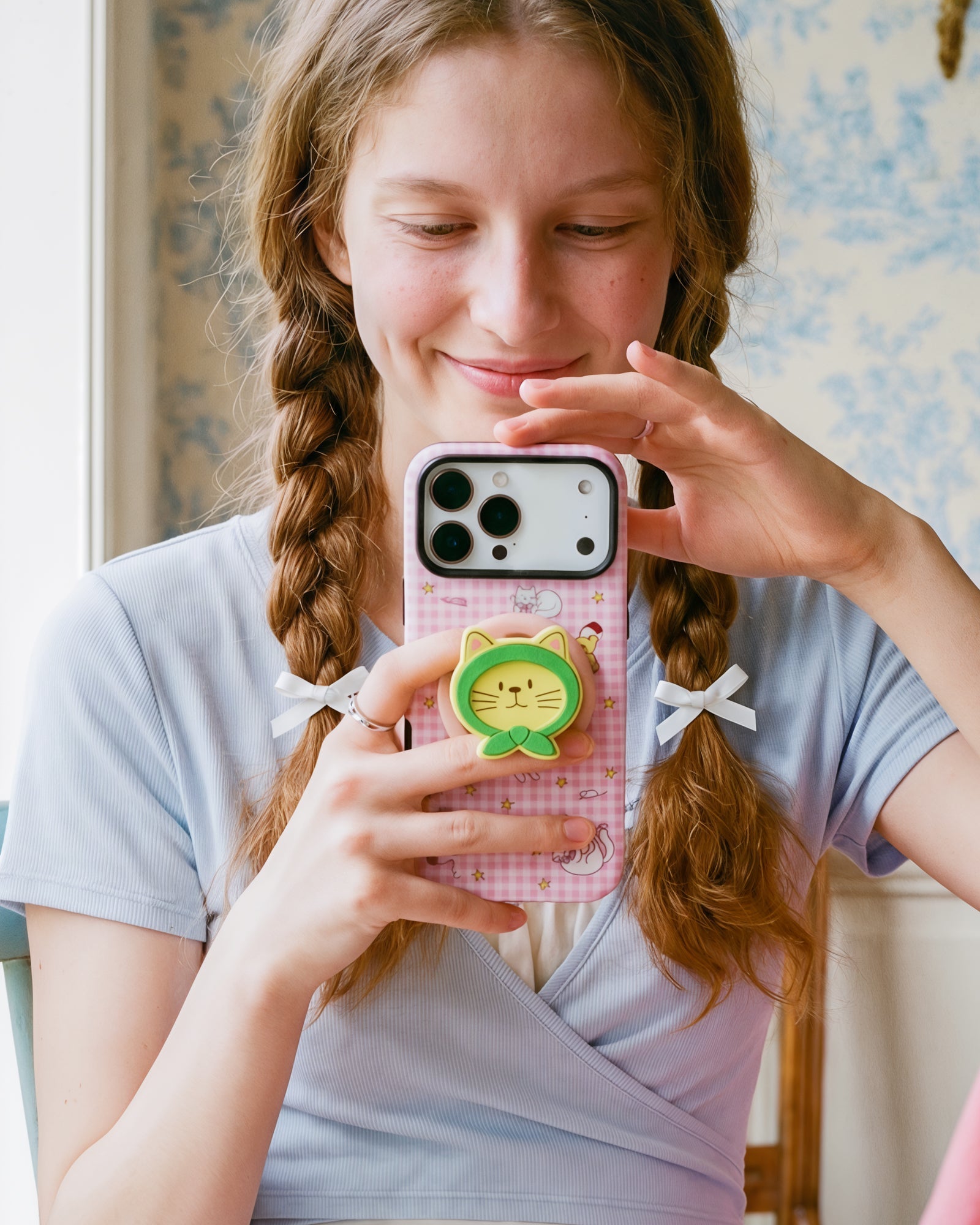 GREEN HOOD CAT PHONE CASE
