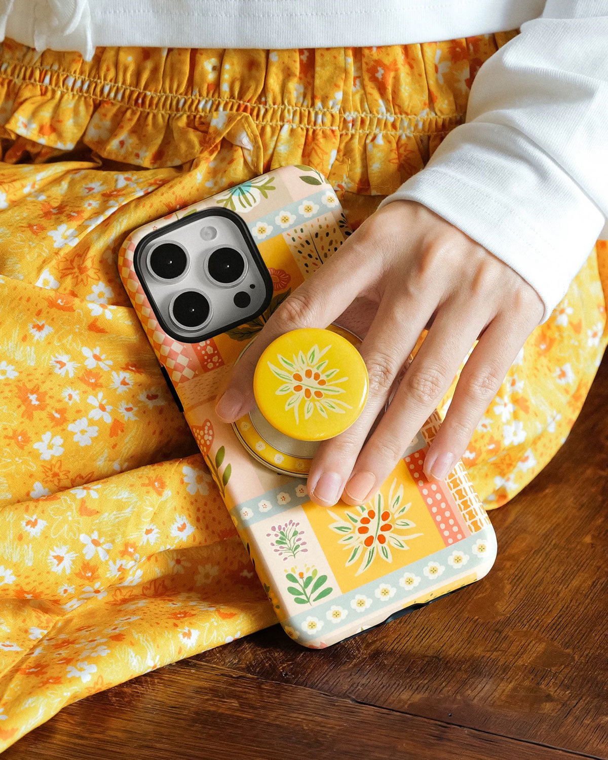 PATCHWORK FLORAL PLATE PHONE CASE